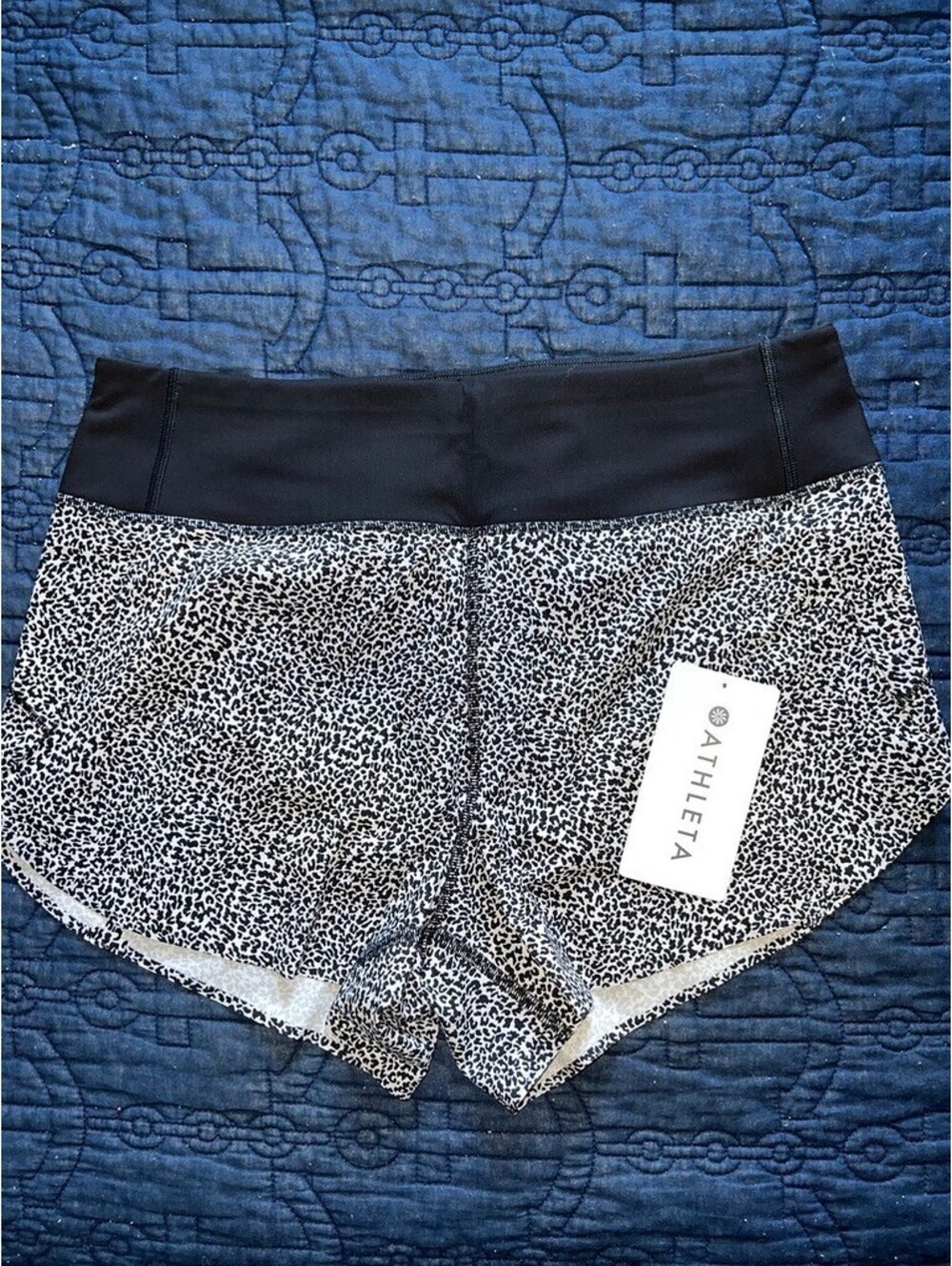 NWT Athleta Run With It Printed 3.5" short S